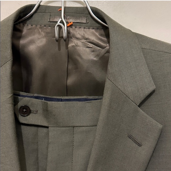 Charles Tyrwhitt Men's Green Suit - Picture 2 of 11